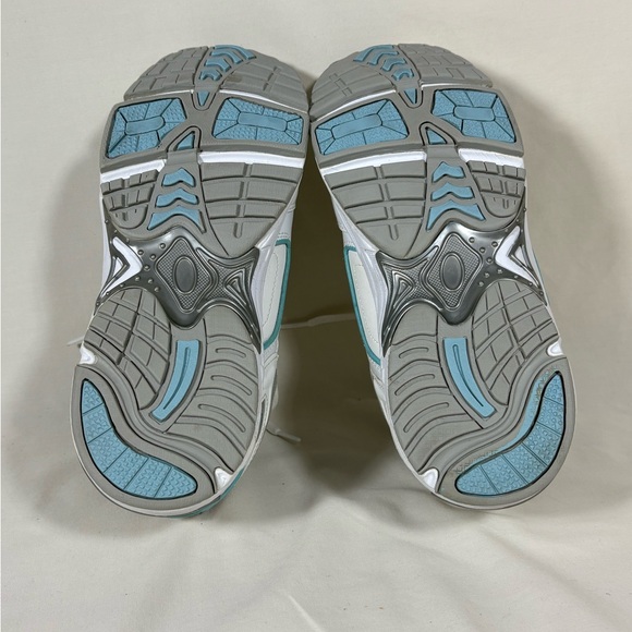 Vionic Women's Classic White Leather Walker Sneaker Size 6.5 - Picture 9 of 12